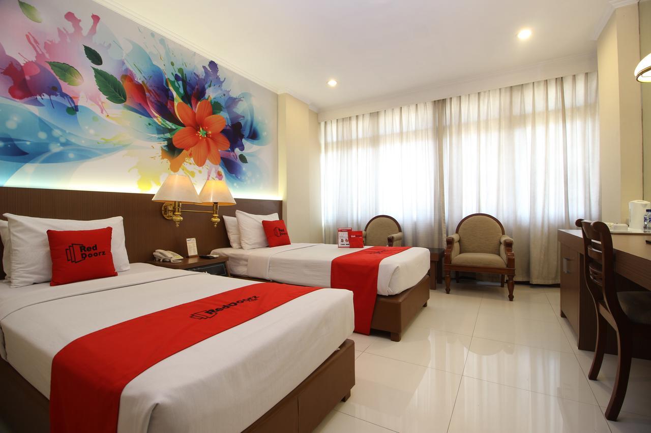 Reddoorz Premium @ Slamet Riyadi 2 Solo Extérieur photo