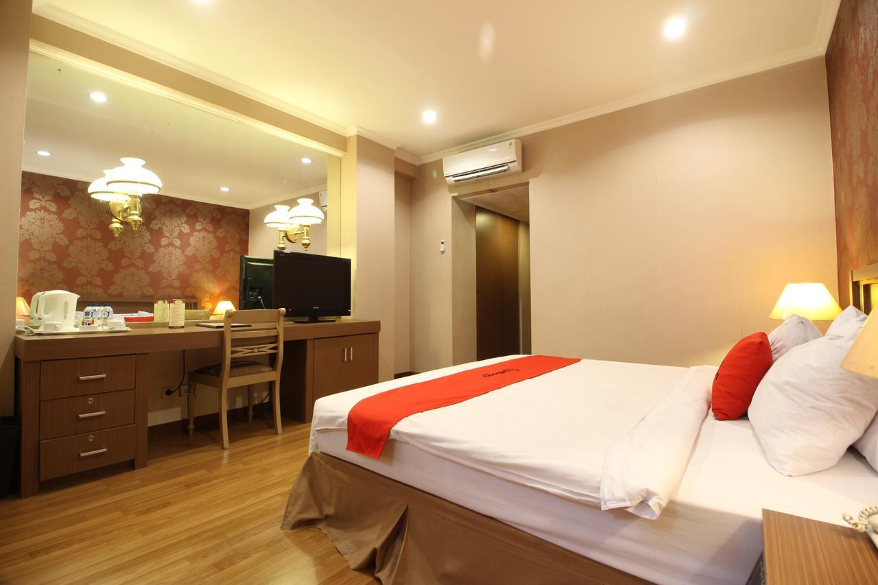 Reddoorz Premium @ Slamet Riyadi 2 Solo Extérieur photo