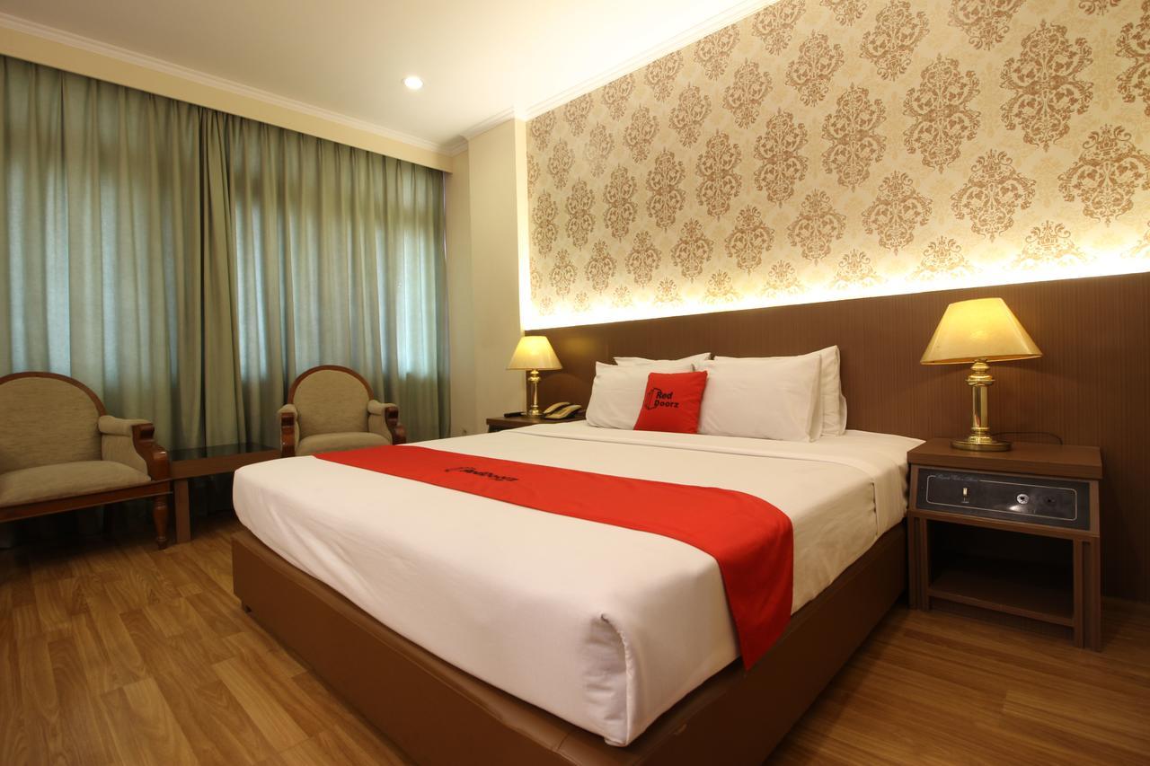 Reddoorz Premium @ Slamet Riyadi 2 Solo Extérieur photo