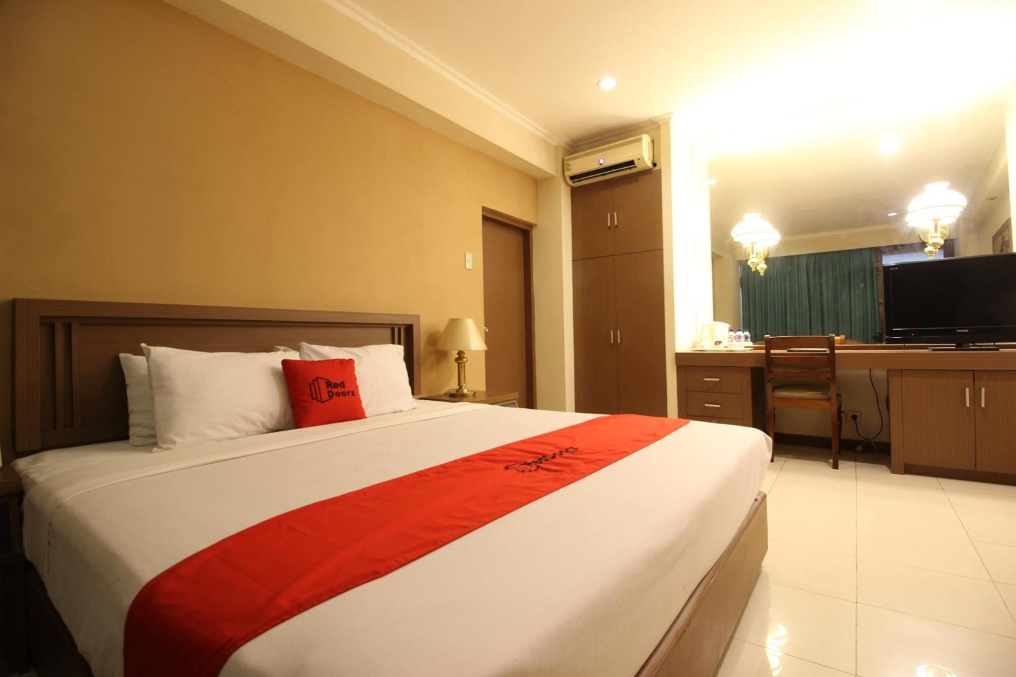 Reddoorz Premium @ Slamet Riyadi 2 Solo Extérieur photo