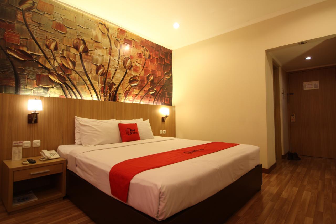 Reddoorz Premium @ Slamet Riyadi 2 Solo Extérieur photo