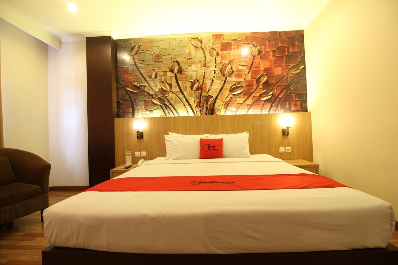 Reddoorz Premium @ Slamet Riyadi 2 Solo Extérieur photo