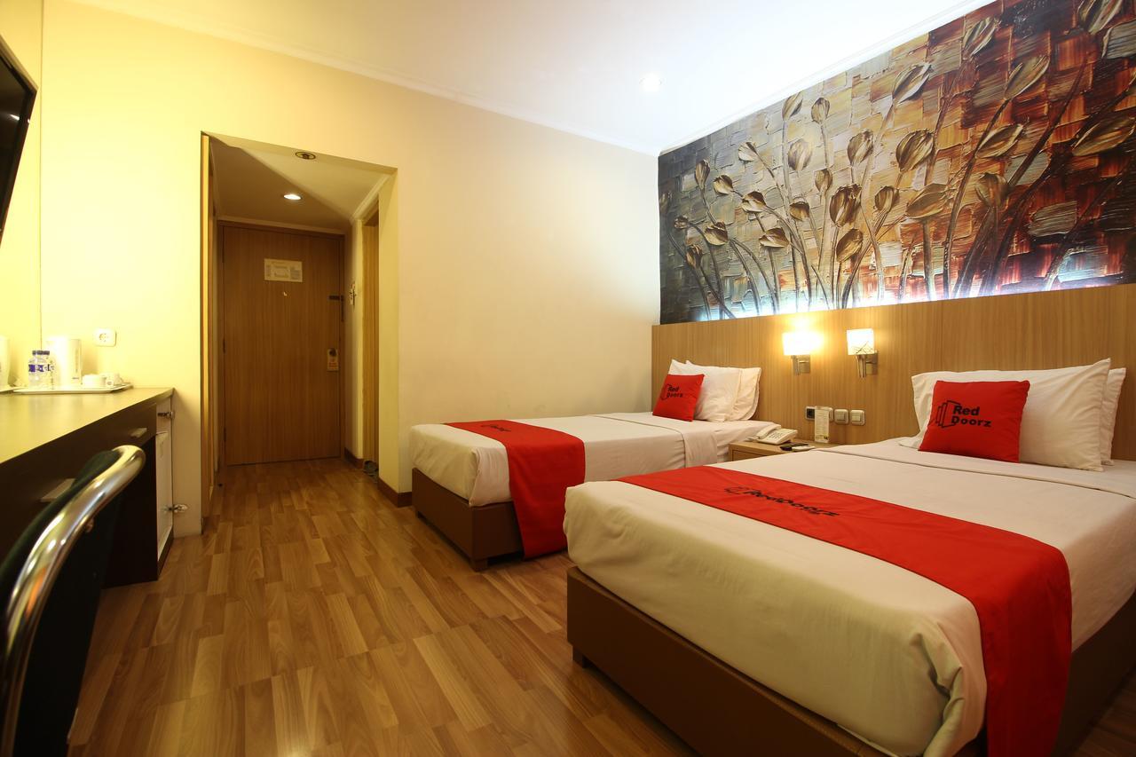 Reddoorz Premium @ Slamet Riyadi 2 Solo Extérieur photo