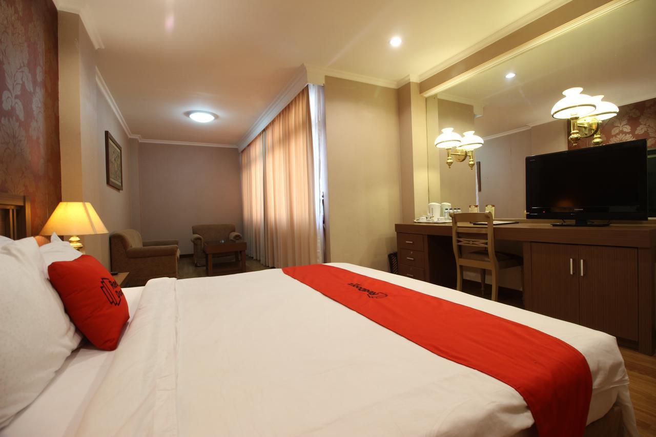 Reddoorz Premium @ Slamet Riyadi 2 Solo Extérieur photo