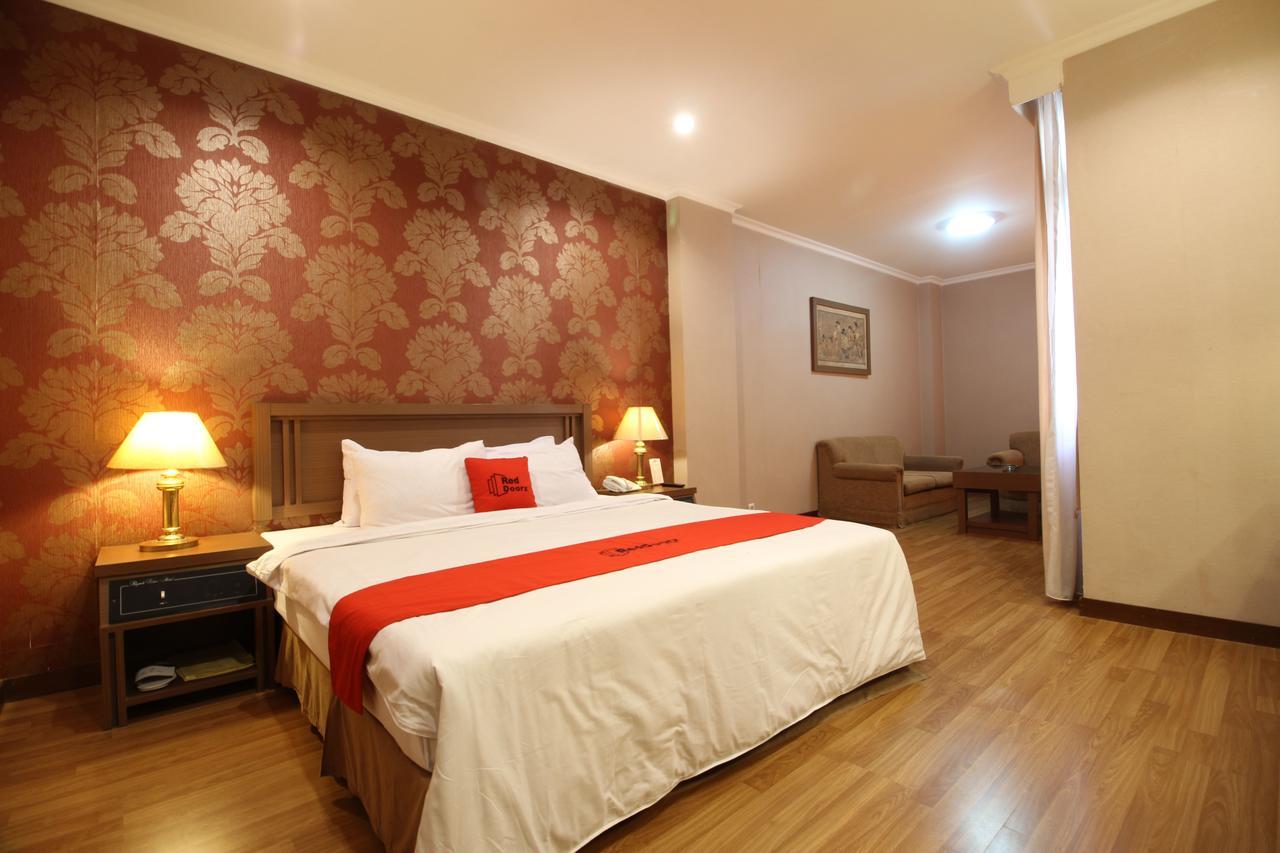 Reddoorz Premium @ Slamet Riyadi 2 Solo Extérieur photo