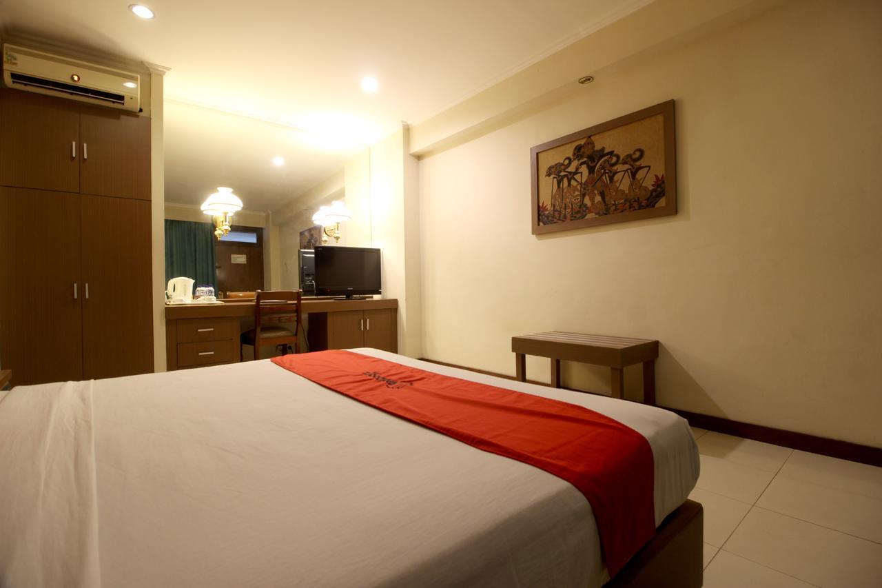 Reddoorz Premium @ Slamet Riyadi 2 Solo Extérieur photo