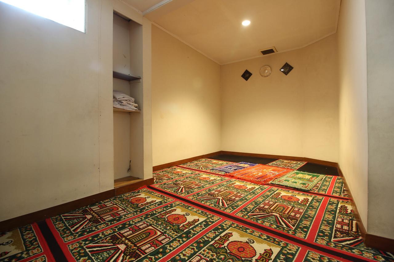 Reddoorz Premium @ Slamet Riyadi 2 Solo Extérieur photo