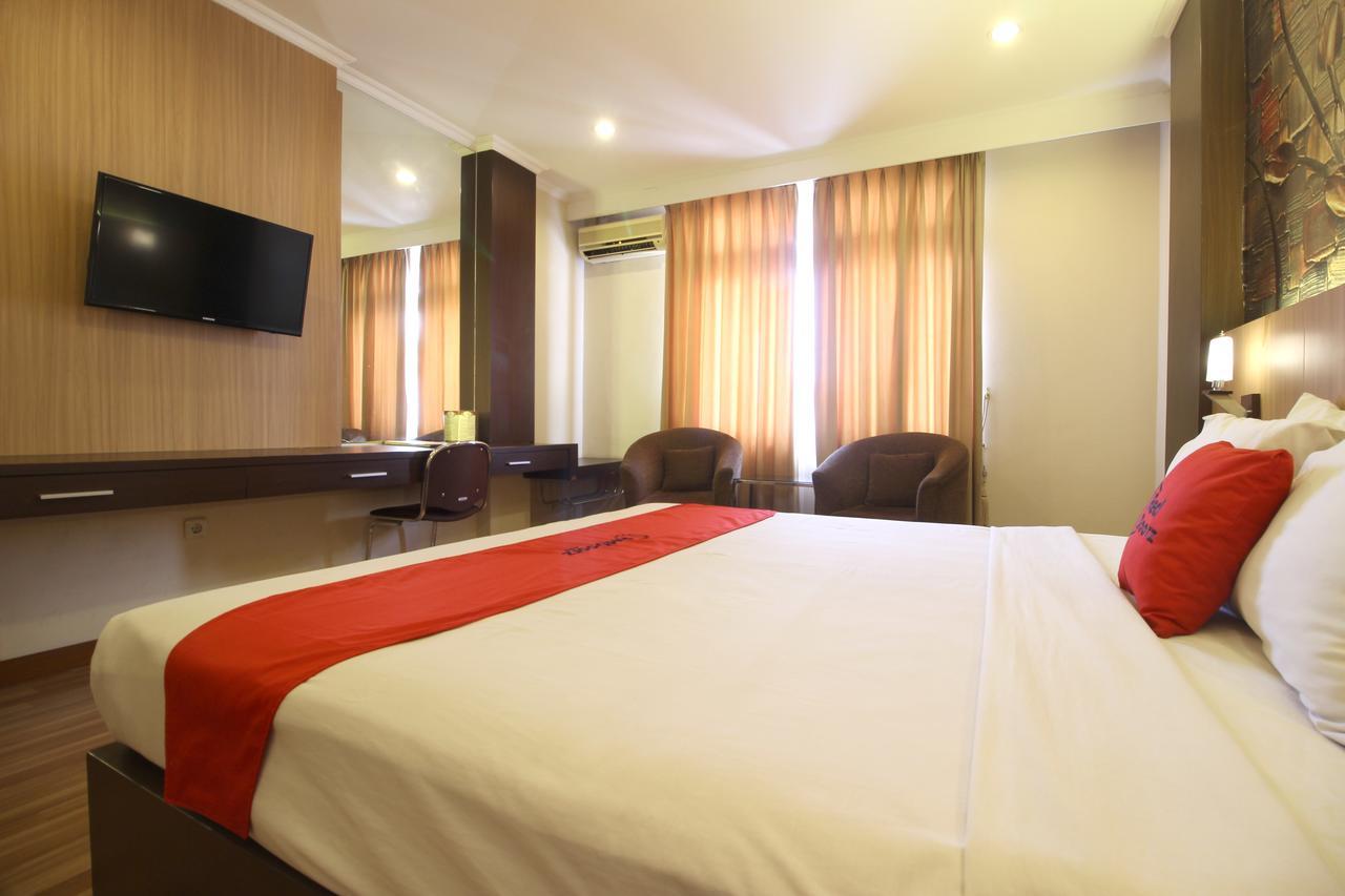 Reddoorz Premium @ Slamet Riyadi 2 Solo Extérieur photo