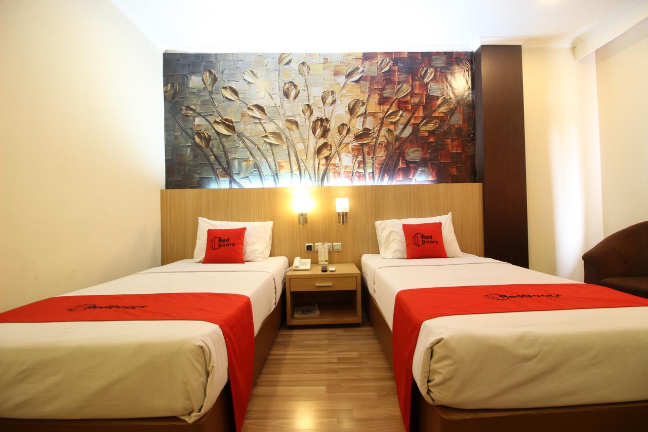 Reddoorz Premium @ Slamet Riyadi 2 Solo Extérieur photo