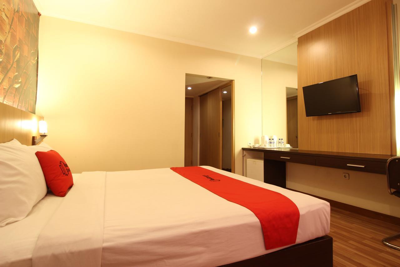 Reddoorz Premium @ Slamet Riyadi 2 Solo Extérieur photo