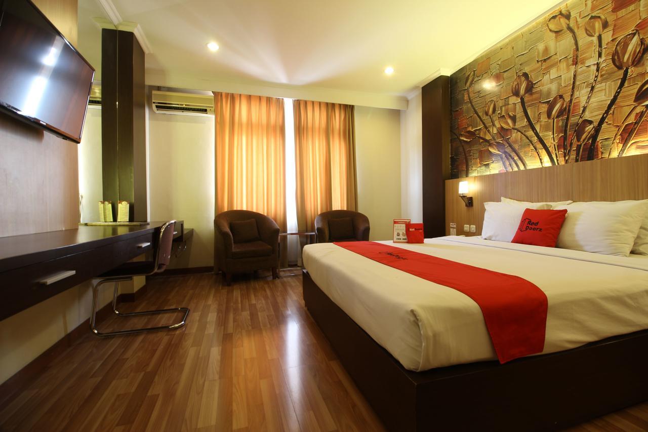 Reddoorz Premium @ Slamet Riyadi 2 Solo Extérieur photo