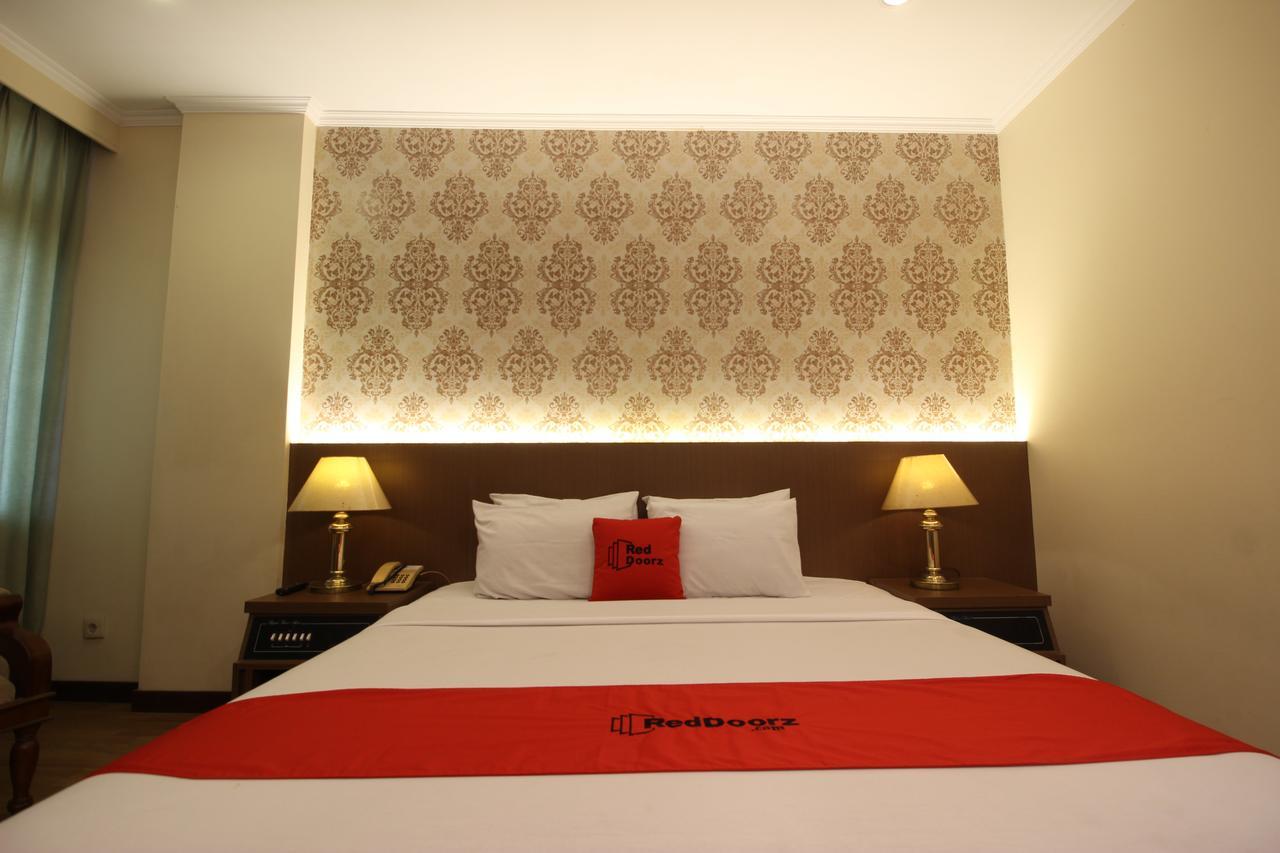 Reddoorz Premium @ Slamet Riyadi 2 Solo Extérieur photo