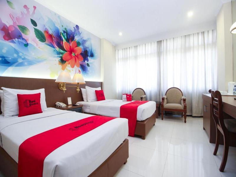 Reddoorz Premium @ Slamet Riyadi 2 Solo Extérieur photo