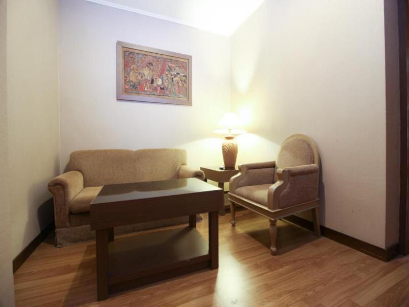 Reddoorz Premium @ Slamet Riyadi 2 Solo Extérieur photo